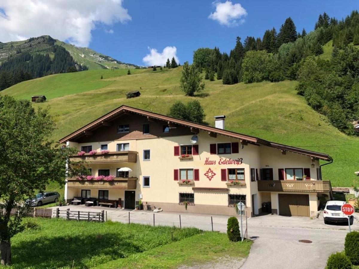 Pension & Ferienwohnungen Haus Edelweiss Holzgau Exteriér fotografie