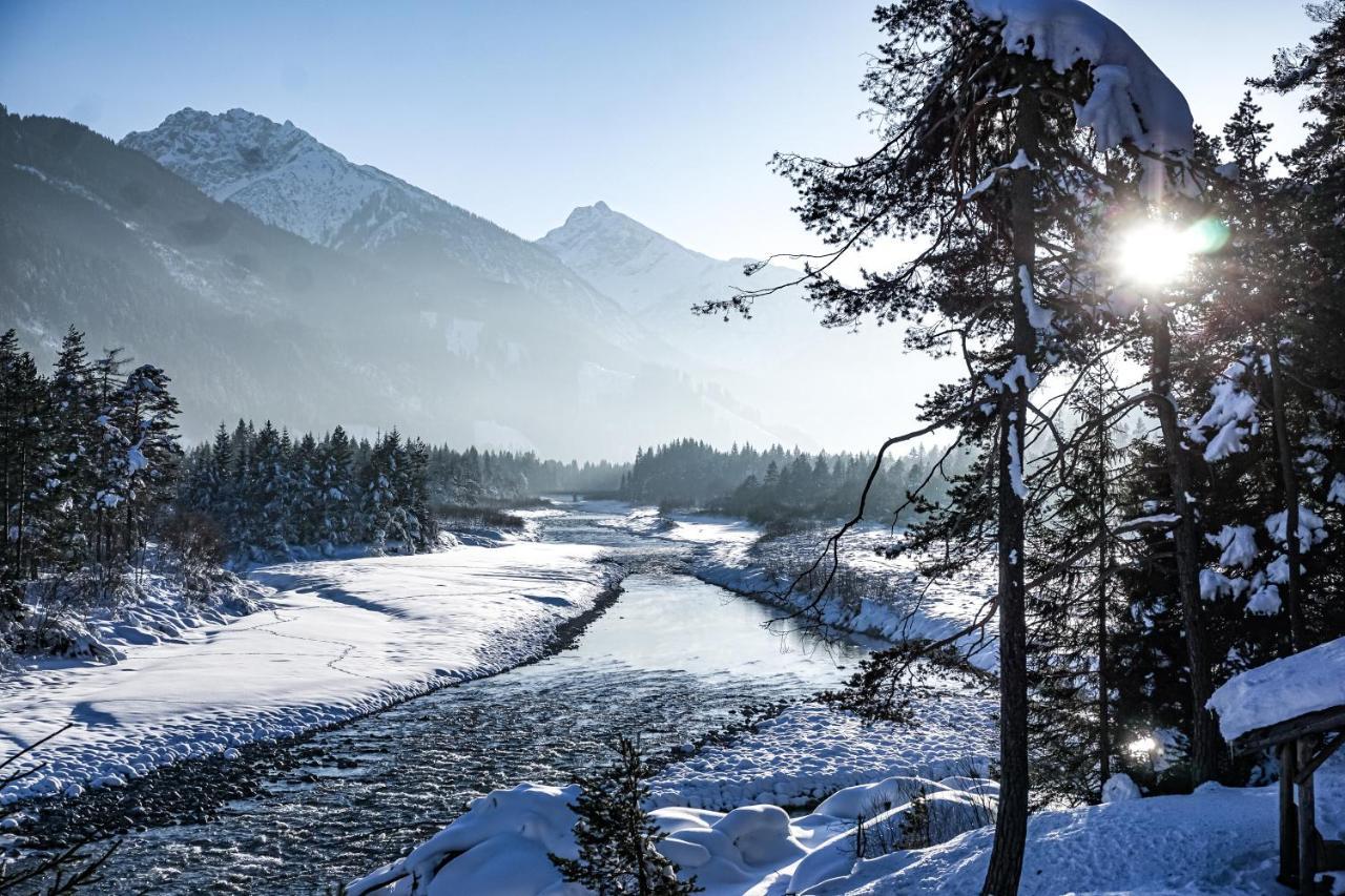 Pension & Ferienwohnungen Haus Edelweiss Holzgau Exteriér fotografie